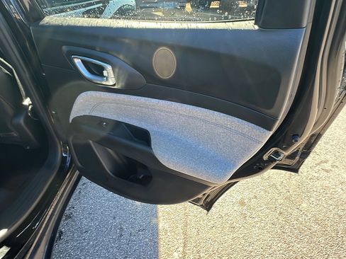 Used 2024 Jeep Compass Latitude image 20