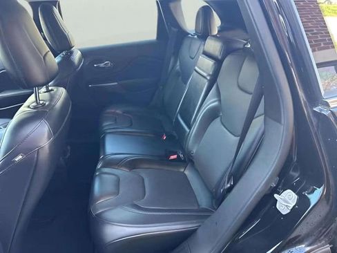 Used 2019 Jeep Cherokee Limited image 7