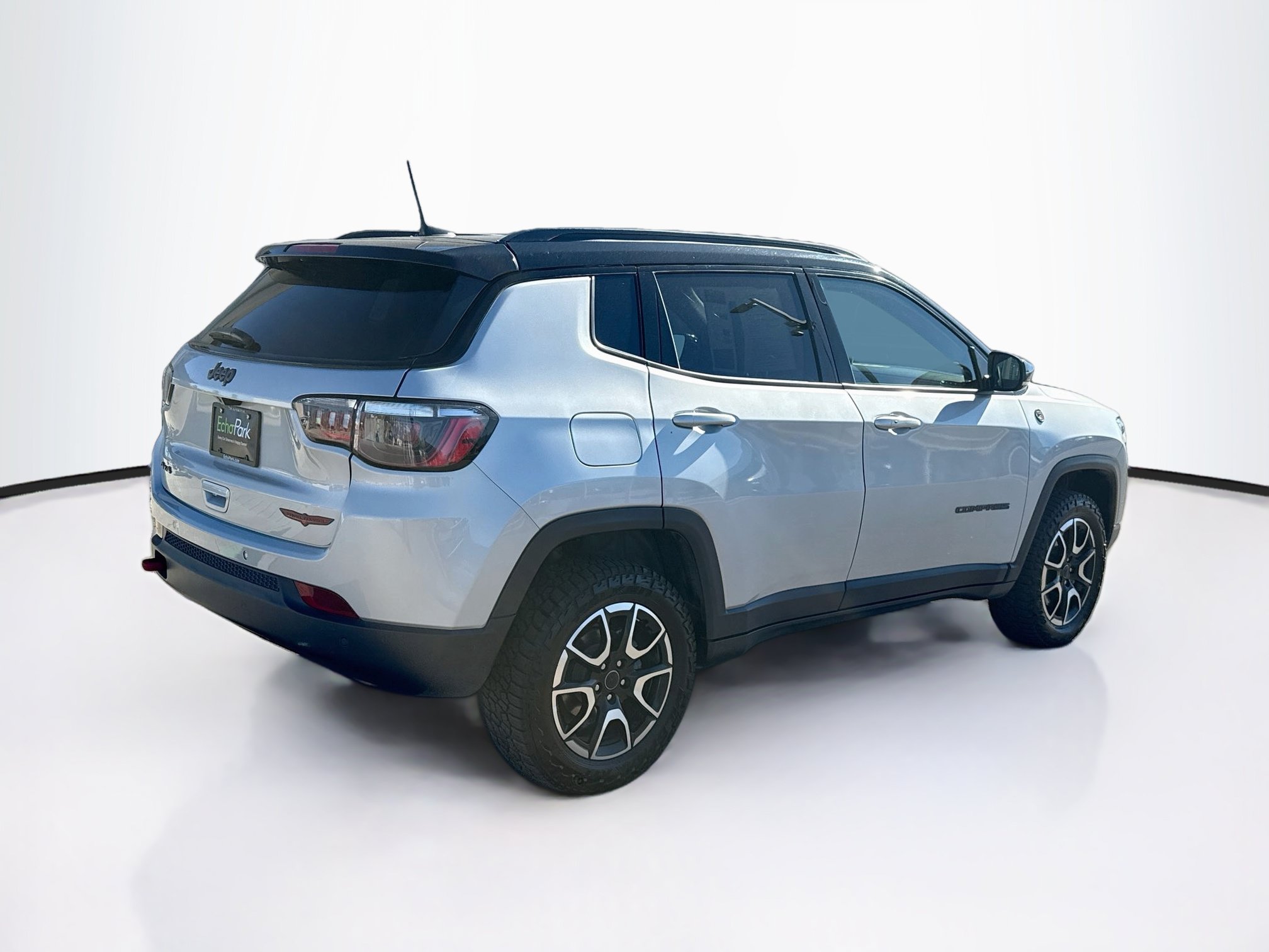 Used 2025 Jeep Compass Trailhawk AWD/4WD image 9