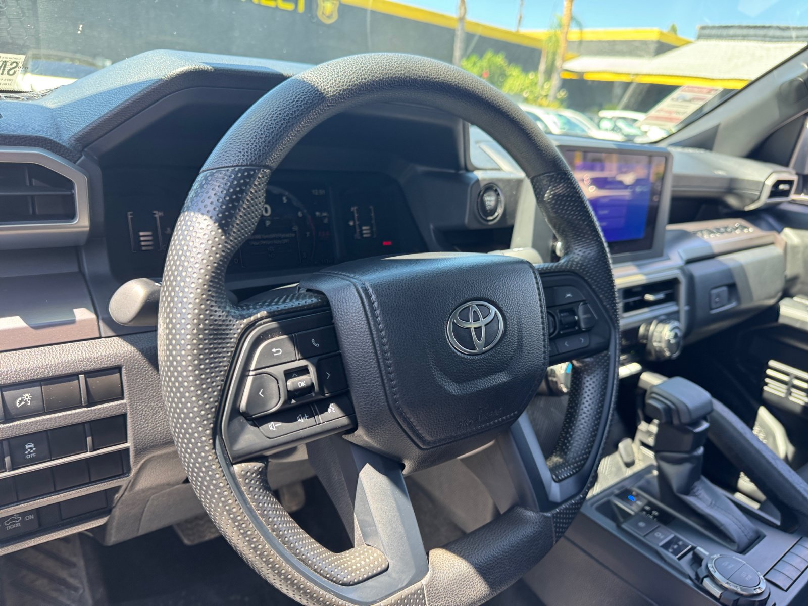 Used 2025 Toyota Tacoma SR5 AWD/4WD image 23