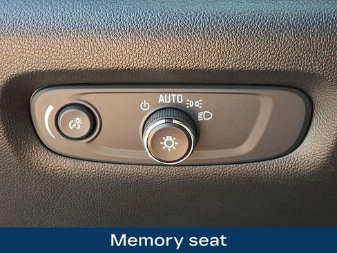 Used 2023 Chevrolet Traverse High Country AWD/4WD image 9