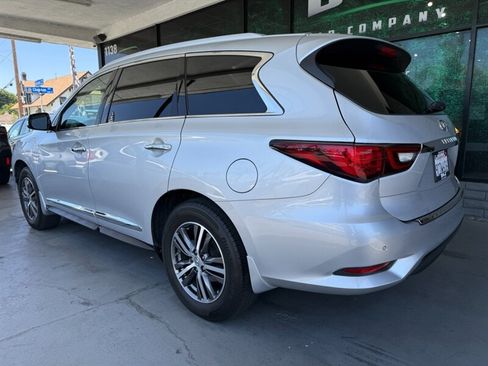 Used 2019 INFINITI QX60 Luxe w/ Essential Package FWD image 6