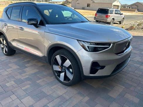Used 2023 Volvo XC40 Recharge Ultimate image 8