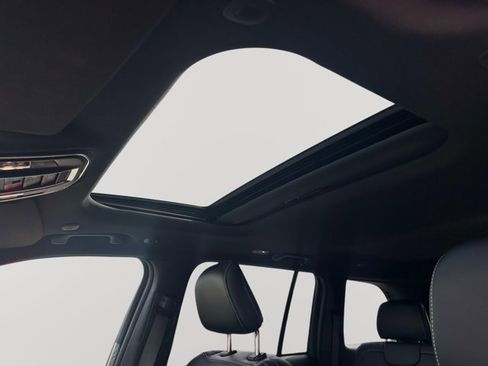 New 2026 Jeep Grand Cherokee Altitude AWD/4WD image 8