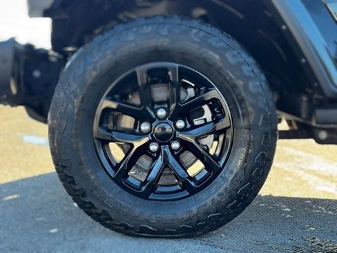 Used 2023 Jeep Gladiator Sport S image 3