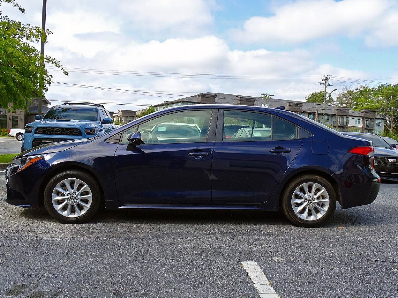 Used 2021 Toyota Corolla LE w/ LE Convenience Package FWD image 5