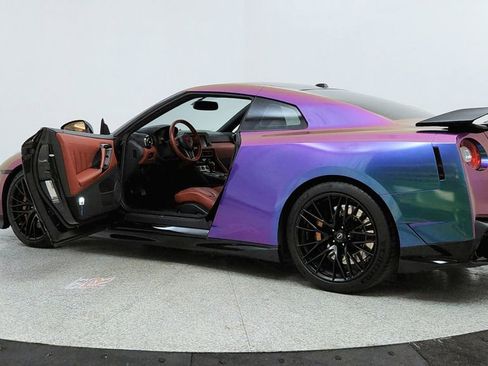 Used 2024 Nissan GT-R Premium w/ Premium Interior Package image 10