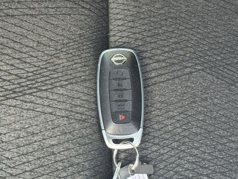 Used 2025 Nissan Rogue SV image 21