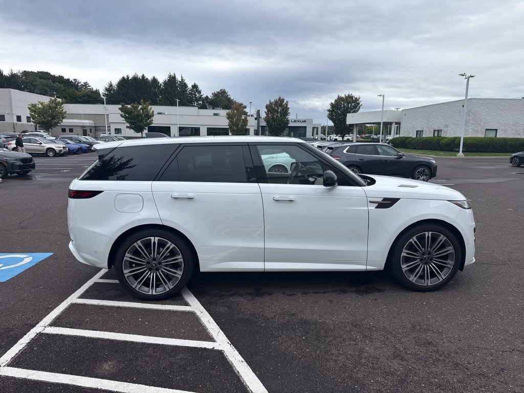Used 2024 Land Rover Range Rover Sport Dynamic SE AWD/4WD image 6