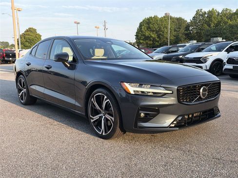 Used 2023 Volvo S60 B5 Core FWD image 3