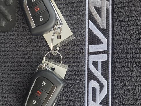 Certified 2022 Toyota RAV4 LE AWD/4WD image 30