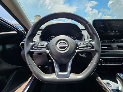 Used 2023 Nissan Altima 2.5 SR w/ SR Premium Package FWD image 18