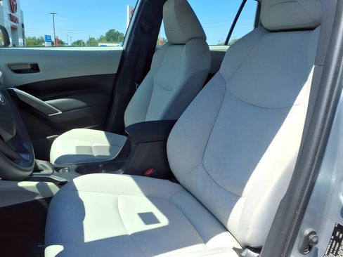 Used 2023 Toyota Corolla Cross L FWD image 16