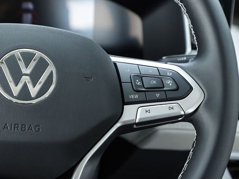 New 2026 Volkswagen Taos SE image 22