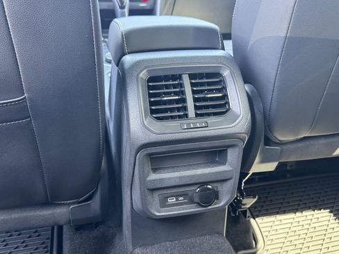 Used 2024 Volkswagen Tiguan SEL R-Line image 37