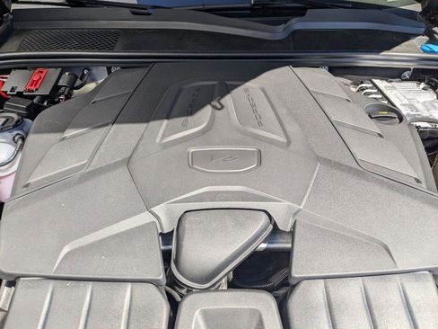 Certified 2025 Porsche Cayenne image 28