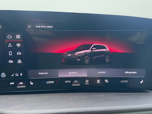 Certified 2025 Audi Q5 Premium AWD/4WD image 18
