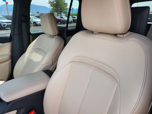 Used 2023 Jeep Grand Cherokee Limited w/ Luxury Tech Group II AWD/4WD image 26