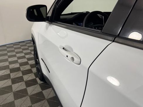 Used 2023 Jeep Compass Latitude w/ Sun and Sound Group AWD/4WD image 9