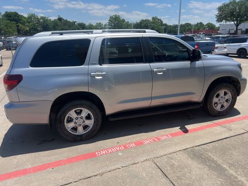 Used 2019 Toyota Sequoia SR5 RWD image 10