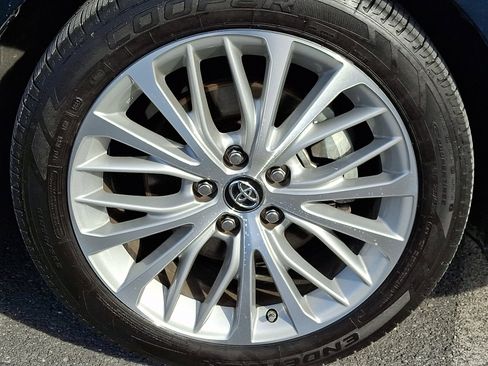 Used 2019 Toyota Camry XLE w/ Navigation Package image 8