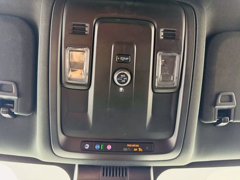 Used 2025 Chevrolet Tahoe Z71 AWD/4WD image 19