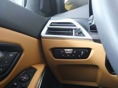 Certified 2025 BMW 330i Sedan image 21