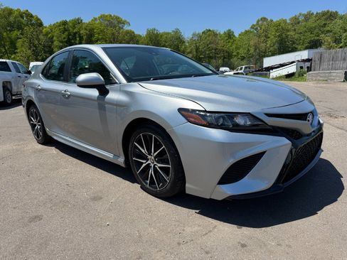 Used 2020 Toyota Camry SE FWD image 7