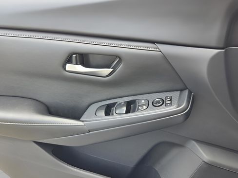 Used 2024 Nissan Sentra SV FWD image 28