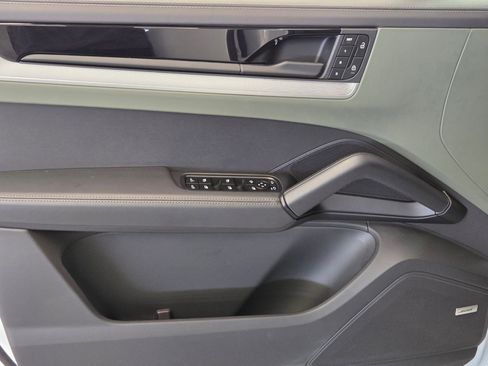 Certified 2024 Porsche Cayenne AWD/4WD image 14
