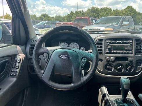 Used 2007 Ford Escape XLS FWD image 19