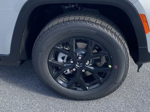 New 2025 Jeep Grand Cherokee Altitude image 11