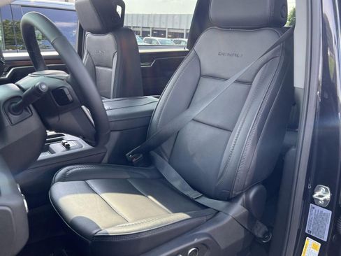New 2025 GMC Sierra 3500 Denali w/ Denali Reserve Package image 7