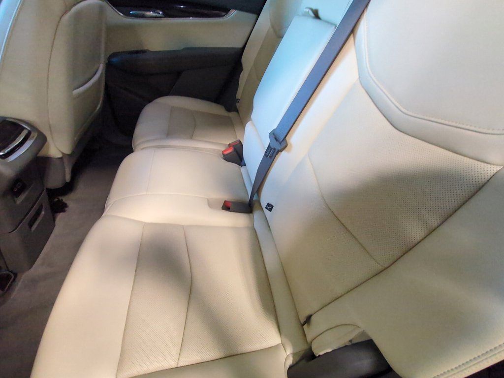 Used 2022 Cadillac XT6 Premium Luxury FWD image 18