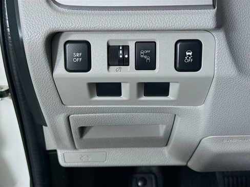 Used 2017 Subaru Forester 2.5i Premium image 12