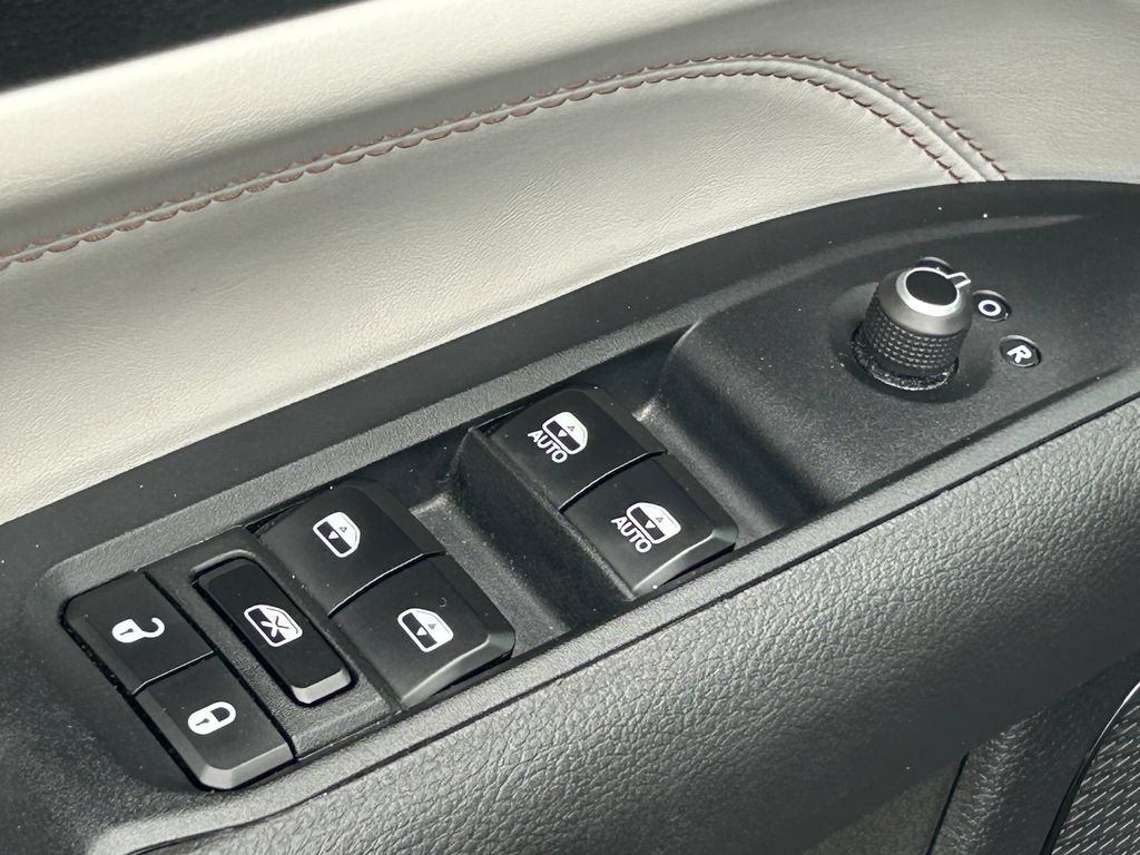 Used 2025 Jeep Compass Limited AWD/4WD image 28