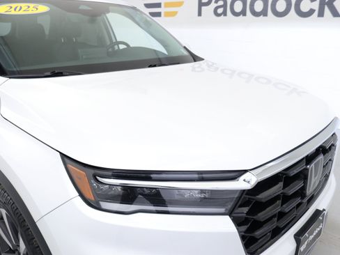 Used 2025 Honda Pilot Touring image 11