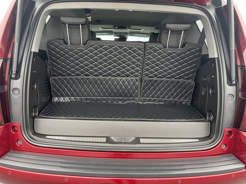 Used 2018 Chevrolet Tahoe LT w/ LT Signature Package image 9