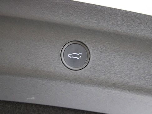 Used 2022 Tesla Model Y Performance image 31