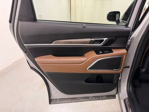Used 2022 Kia Telluride SX w/ SX Prestige Package image 15