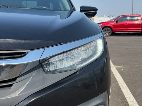 Used 2017 Honda Civic Touring image 7