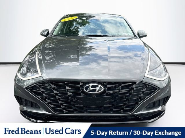 Used 2022 Hyundai Sonata Limited w/ Preferred Accessory Package FWD image 2