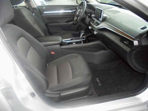 Used 2023 Nissan Altima 2.5 SV image 8