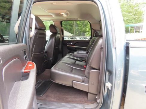 Used 2009 Chevrolet Silverado 2500 LTZ w/ Safety Package AWD/4WD image 11