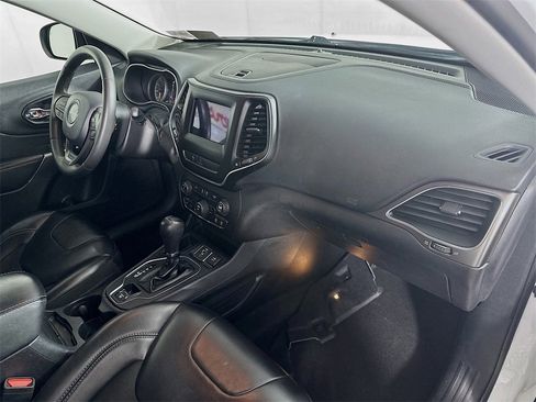 Used 2020 Jeep Cherokee Latitude Plus image 31