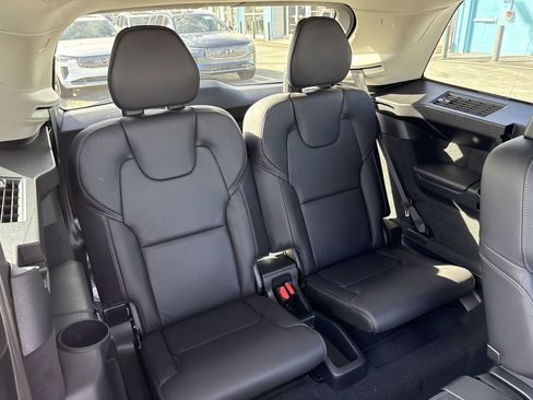 New 2026 Volvo XC90 B5 Ultra image 17