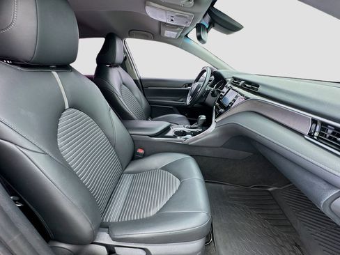 Used 2018 Toyota Camry SE w/ Convenience Package image 18