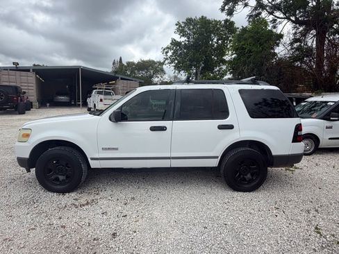 Used 2006 Ford Explorer XLS image 4