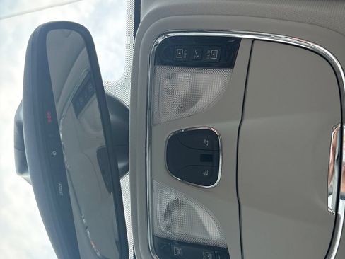 Used 2019 Jeep Cherokee Limited AWD/4WD image 21