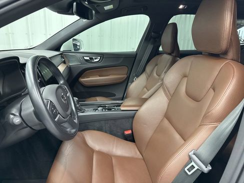 Used 2021 Volvo XC60 T5 Momentum w/ Advanced Package AWD/4WD image 16